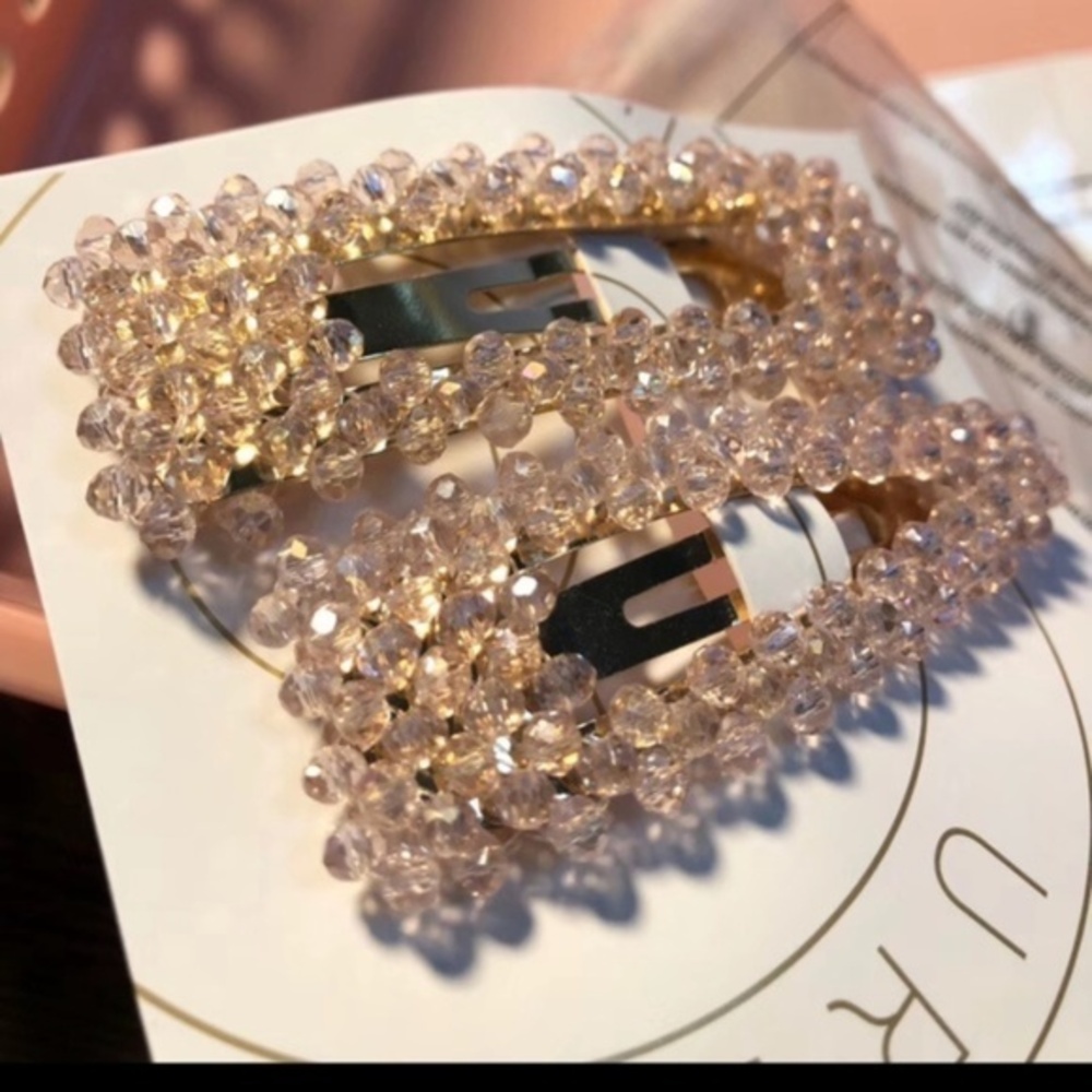 NEW! UO Perfection Beaded Flip Clip Set pink